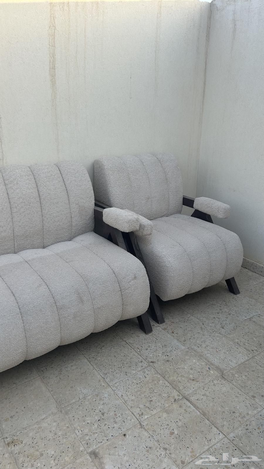 للبيع كنب بوكلية خشب و سجاد تركي اثاث مستعمل64443169352705111