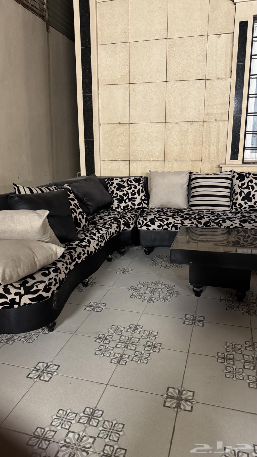 Sofa set with table64445757385603112