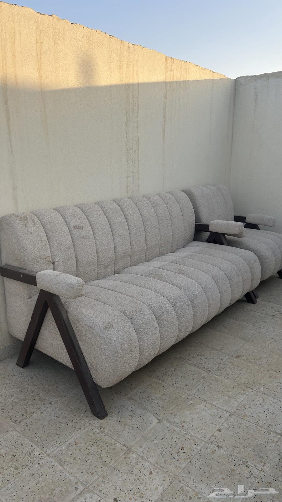 للبيع كنب بوكلية خشب و سجاد تركي اثاث مستعمل64443169352705110