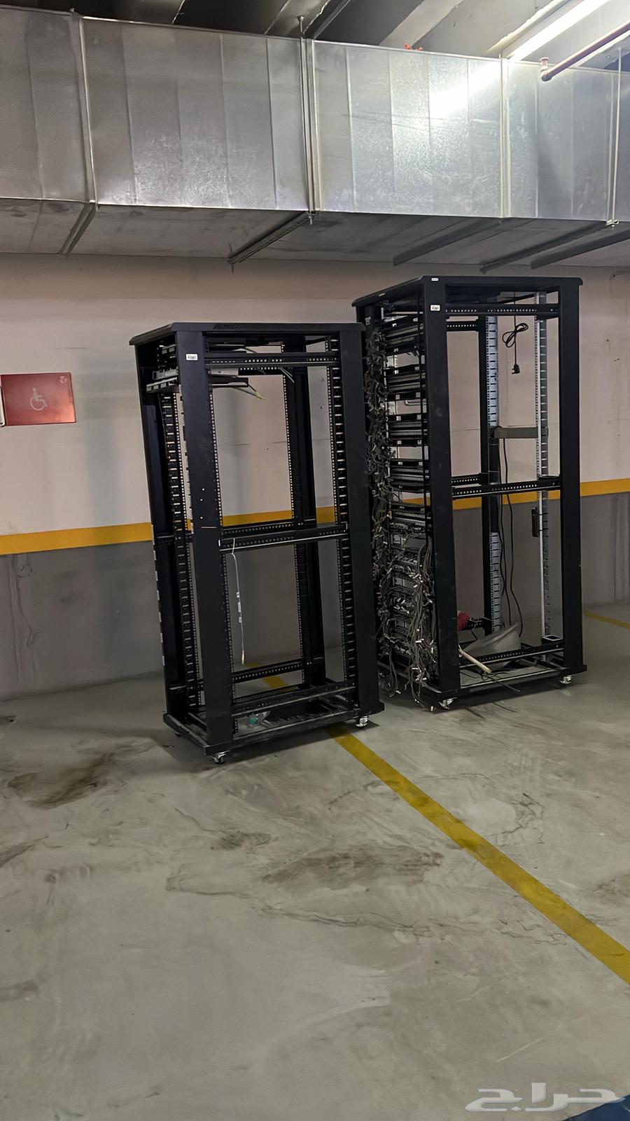 للبيع مستودع فيه كنب وفيه كباين64444418755842114