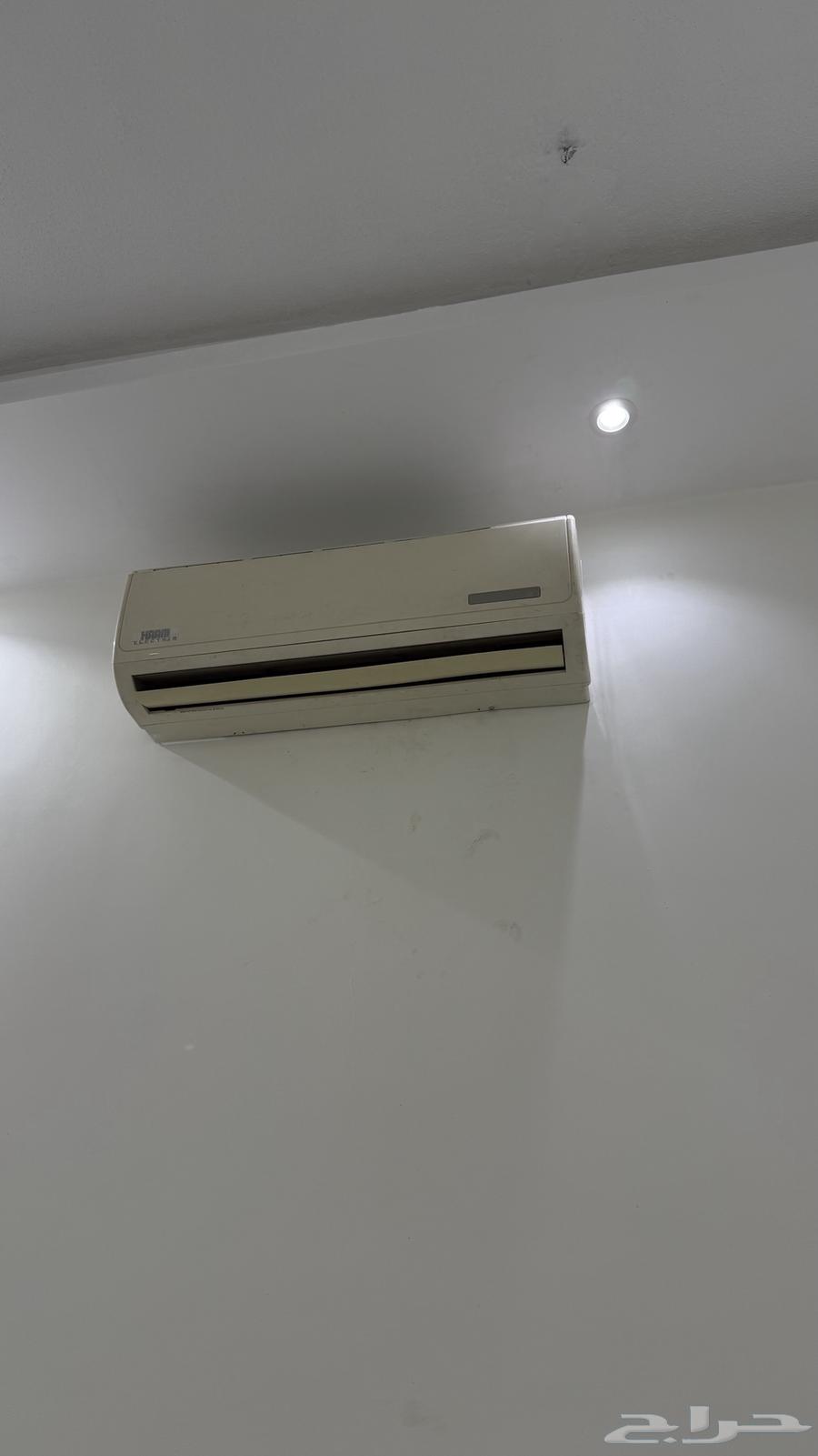 Split AC 1864443101570307110