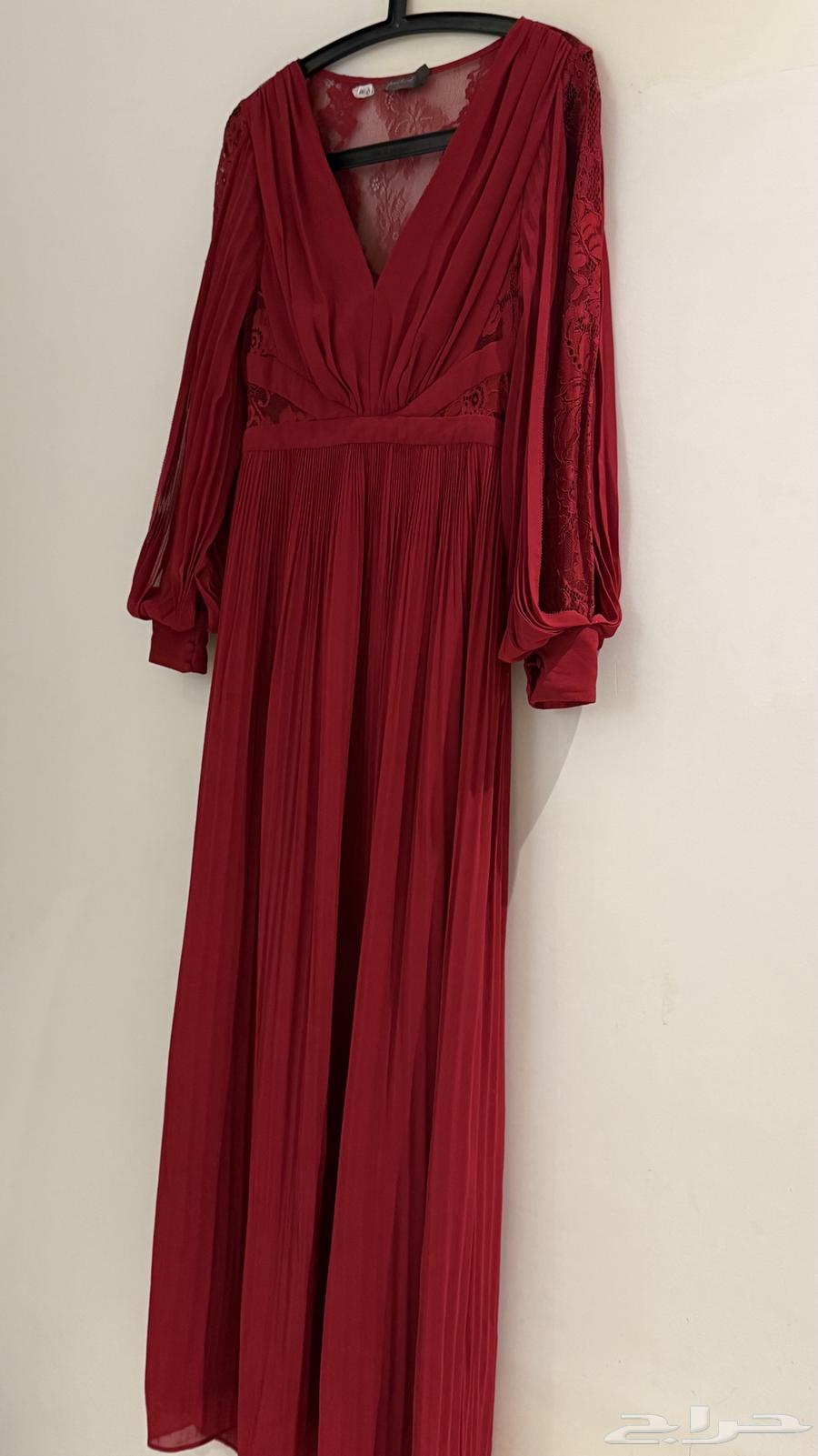 فستان فخم ع اللبس اللون احمر داكن يجنن لونه64443601278082113