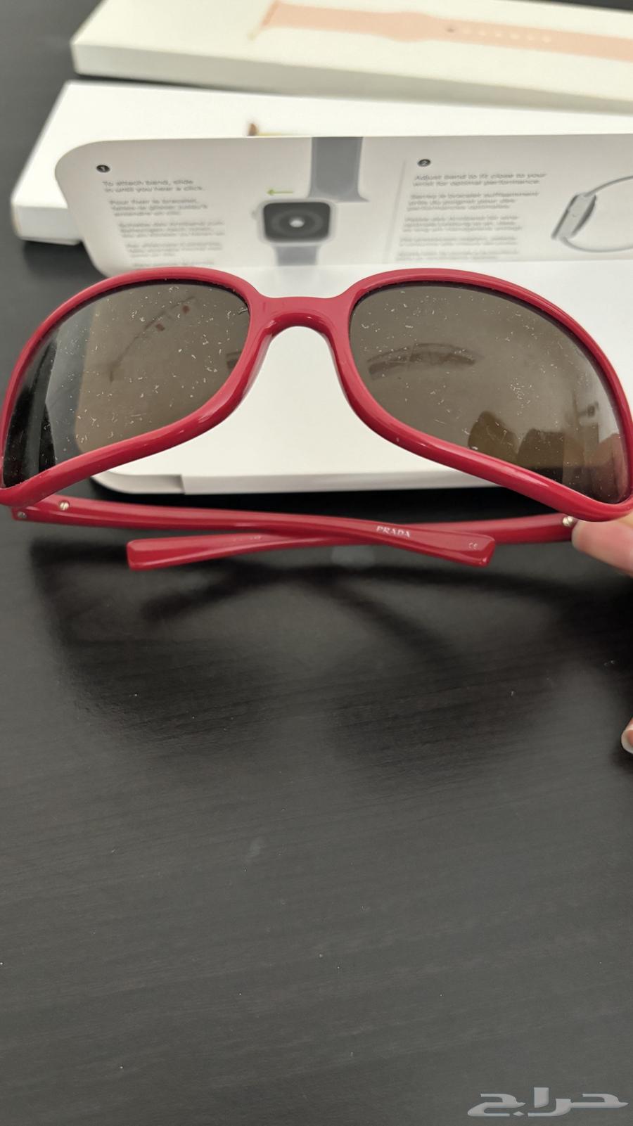 النضارة prada اصلية  ب 300 ريال و ساعة ابل ب 800ريال64444727701635111