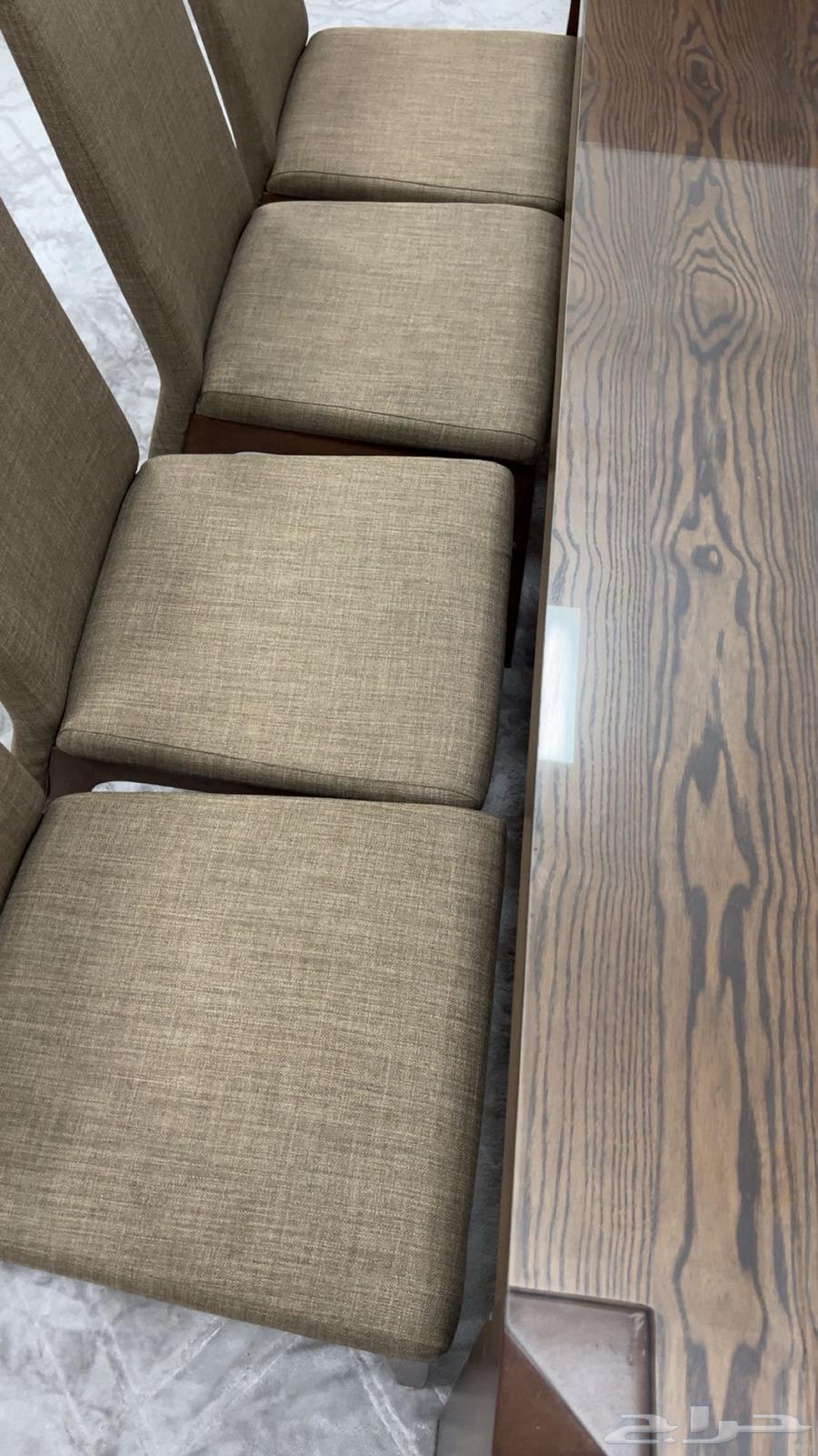 Dining table with chairs64449341562369112