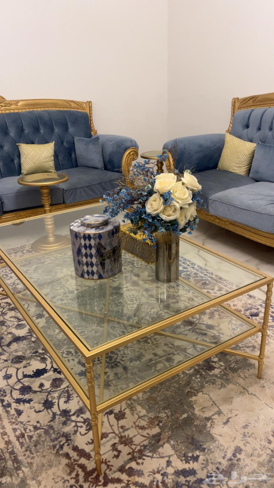 Sofas and tables64449328095491110