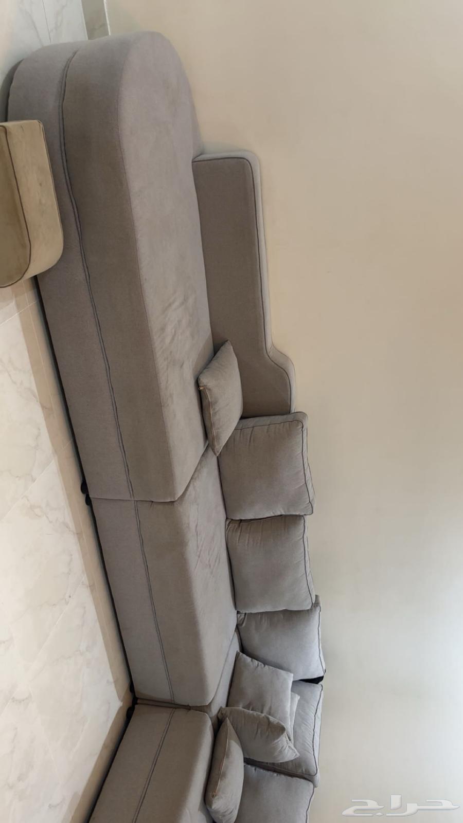 كنب للبيع حرف L لونه رمادي فاتح يحتاج له غسيل64445350540161112