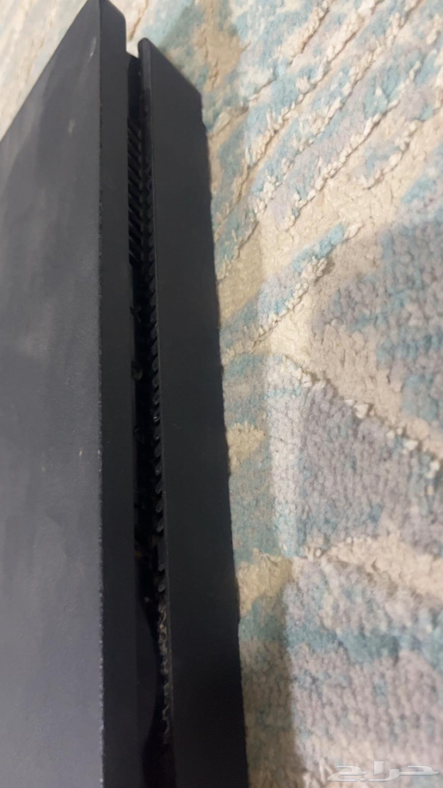 سوني فور للبيع شاريها ب 700 والبيع على السوم سلك التشغيل معه64449650934913112