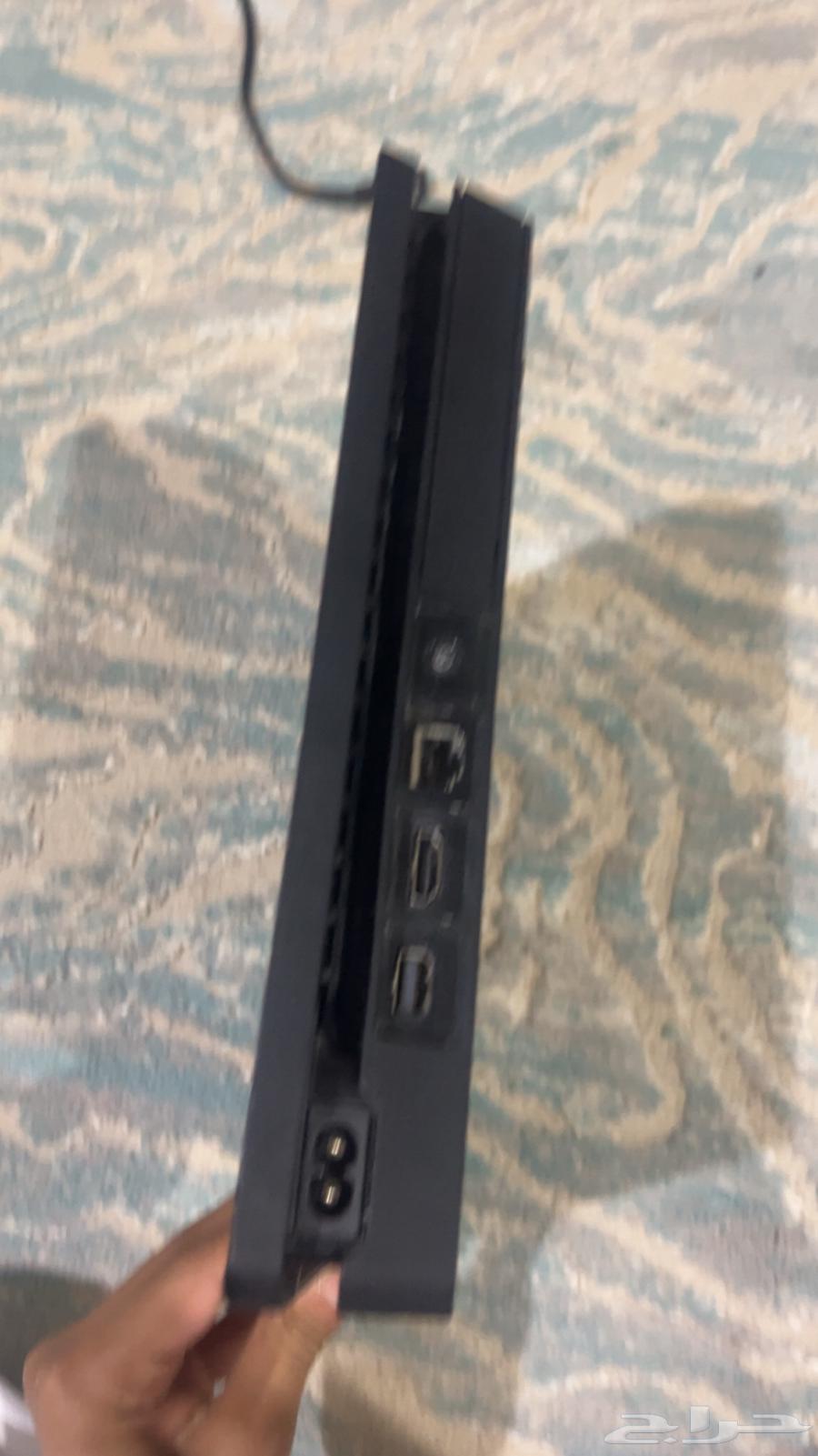 سوني فور للبيع شاريها ب 700 والبيع على السوم سلك التشغيل معه64449650934913110