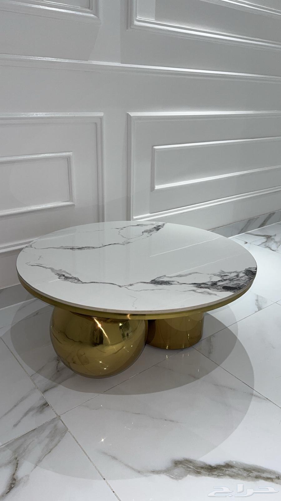 A new and clean table, never used, brand new64448394449025112