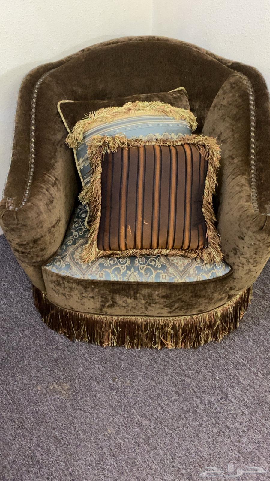 New set with four small and one large sofa for sale, table included, price 40064449220918274111