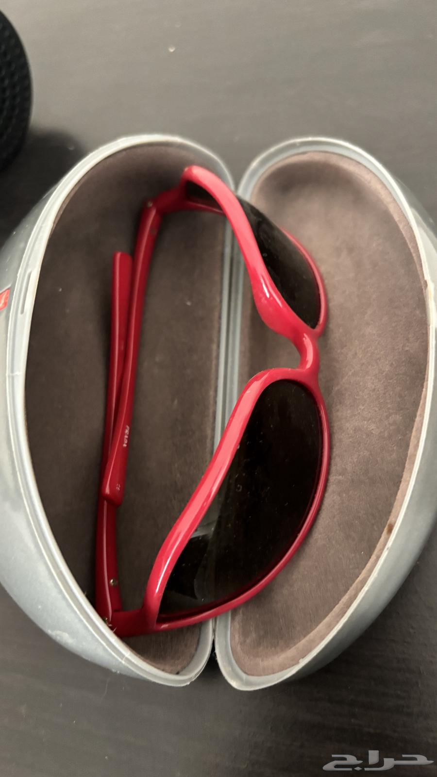 النضارة prada اصلية  ب 300 ريال و ساعة ابل ب 800ريال64444727701635112