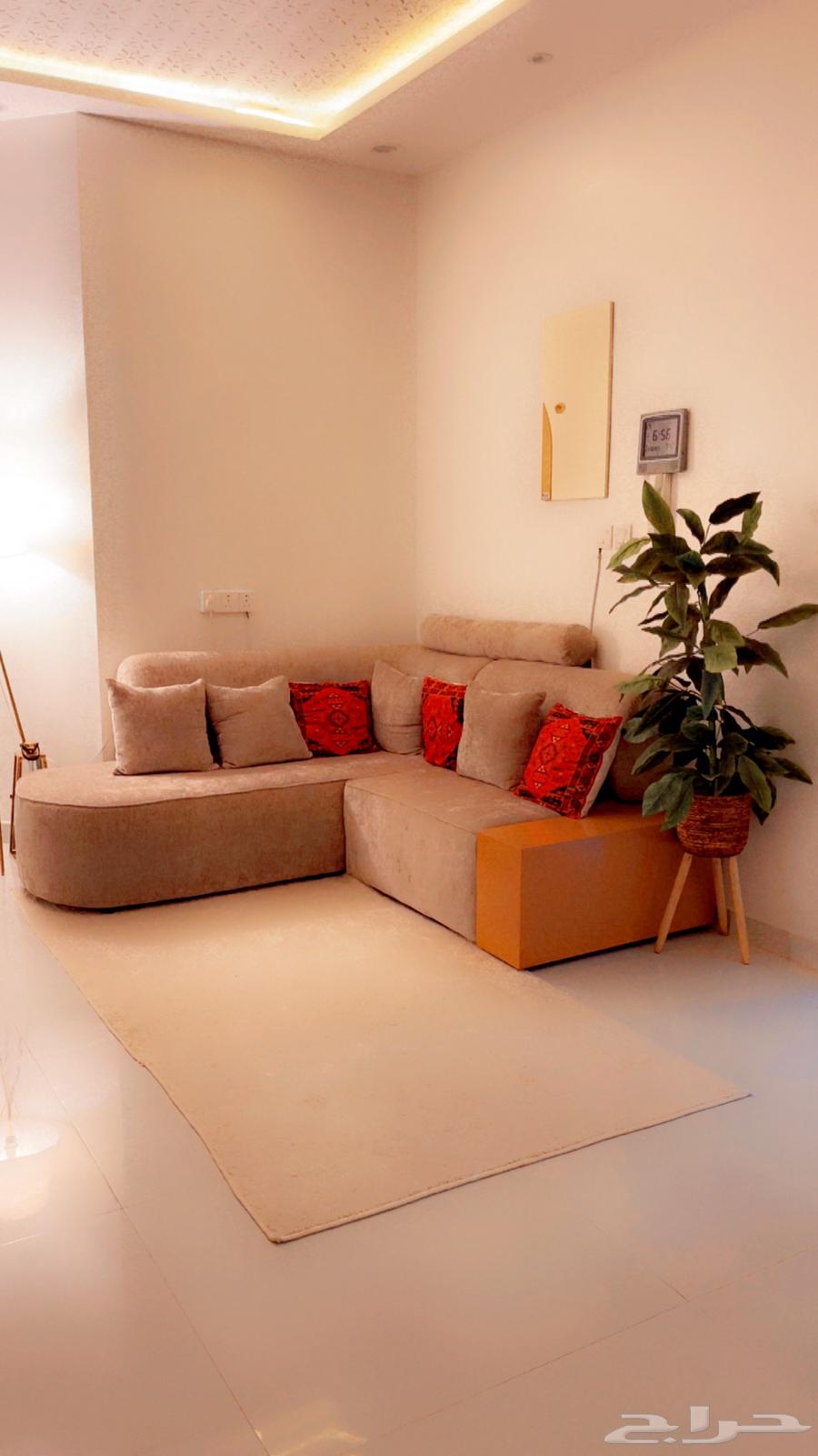 L-shaped sofa64443493374083111