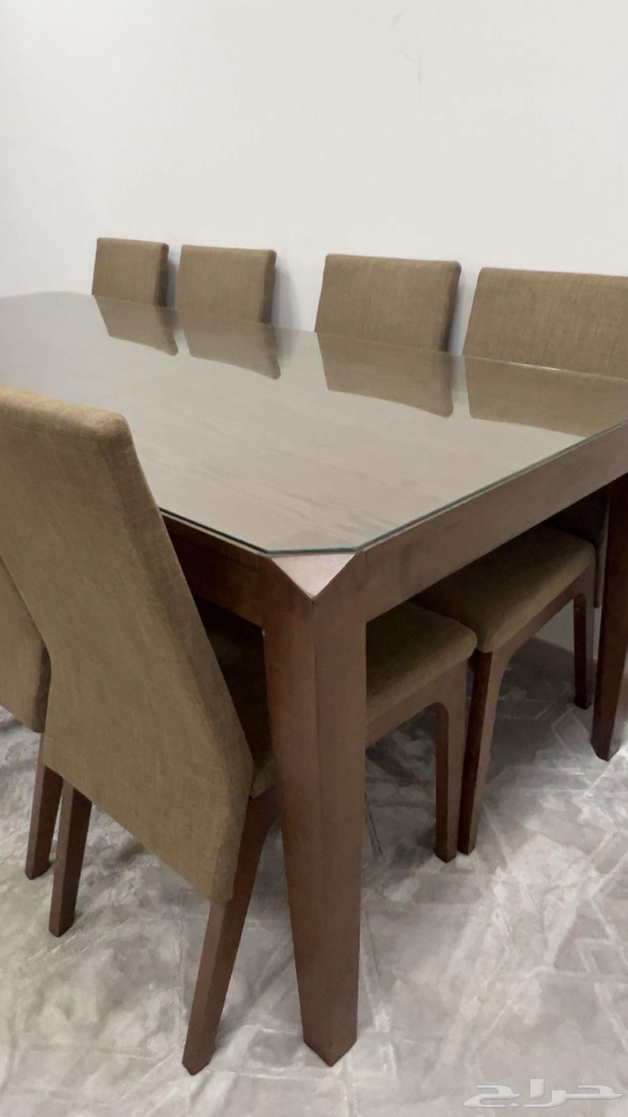Dining table with chairs64449341562369111