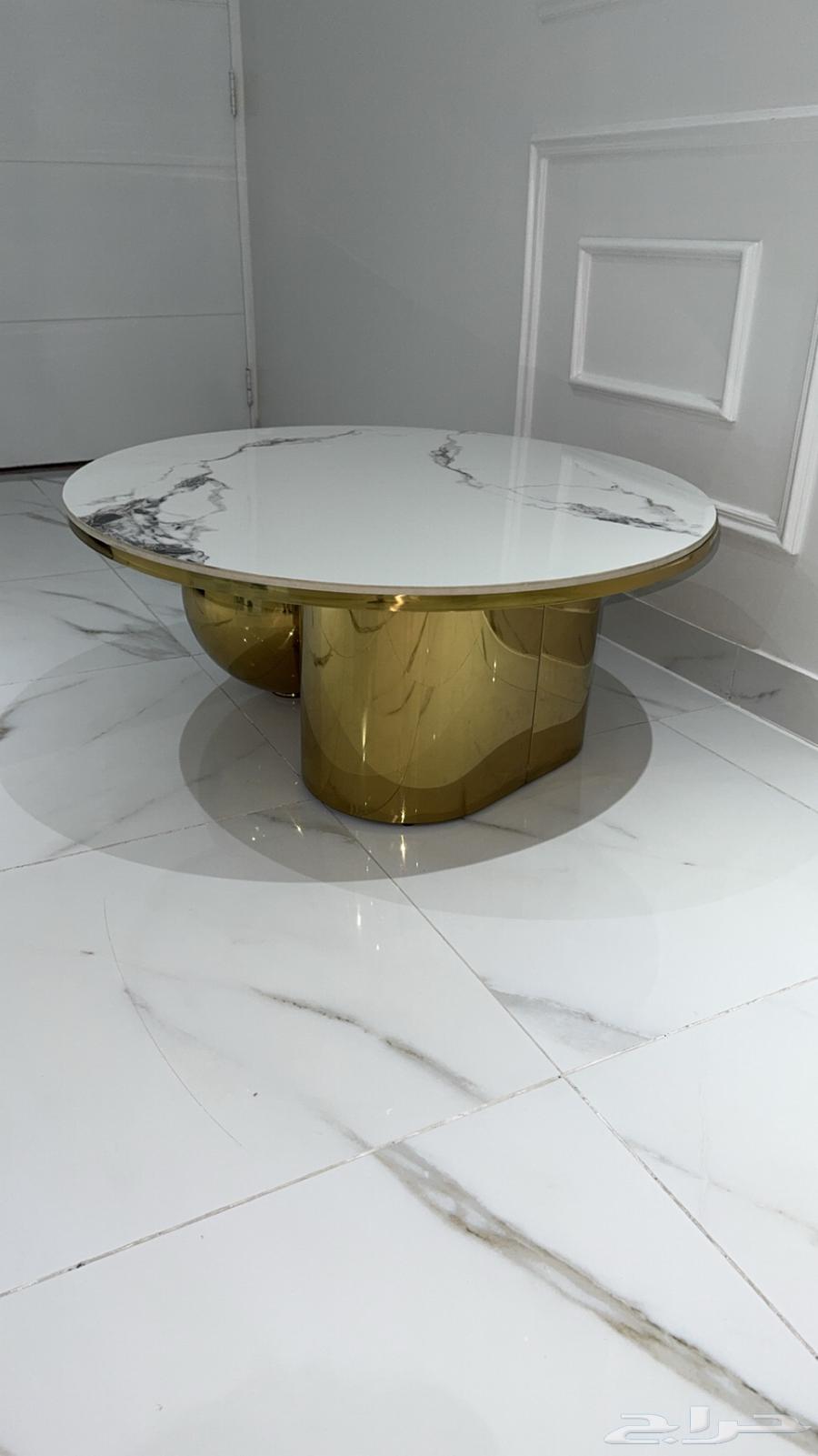 A new and clean table, never used, brand new64448394449025111