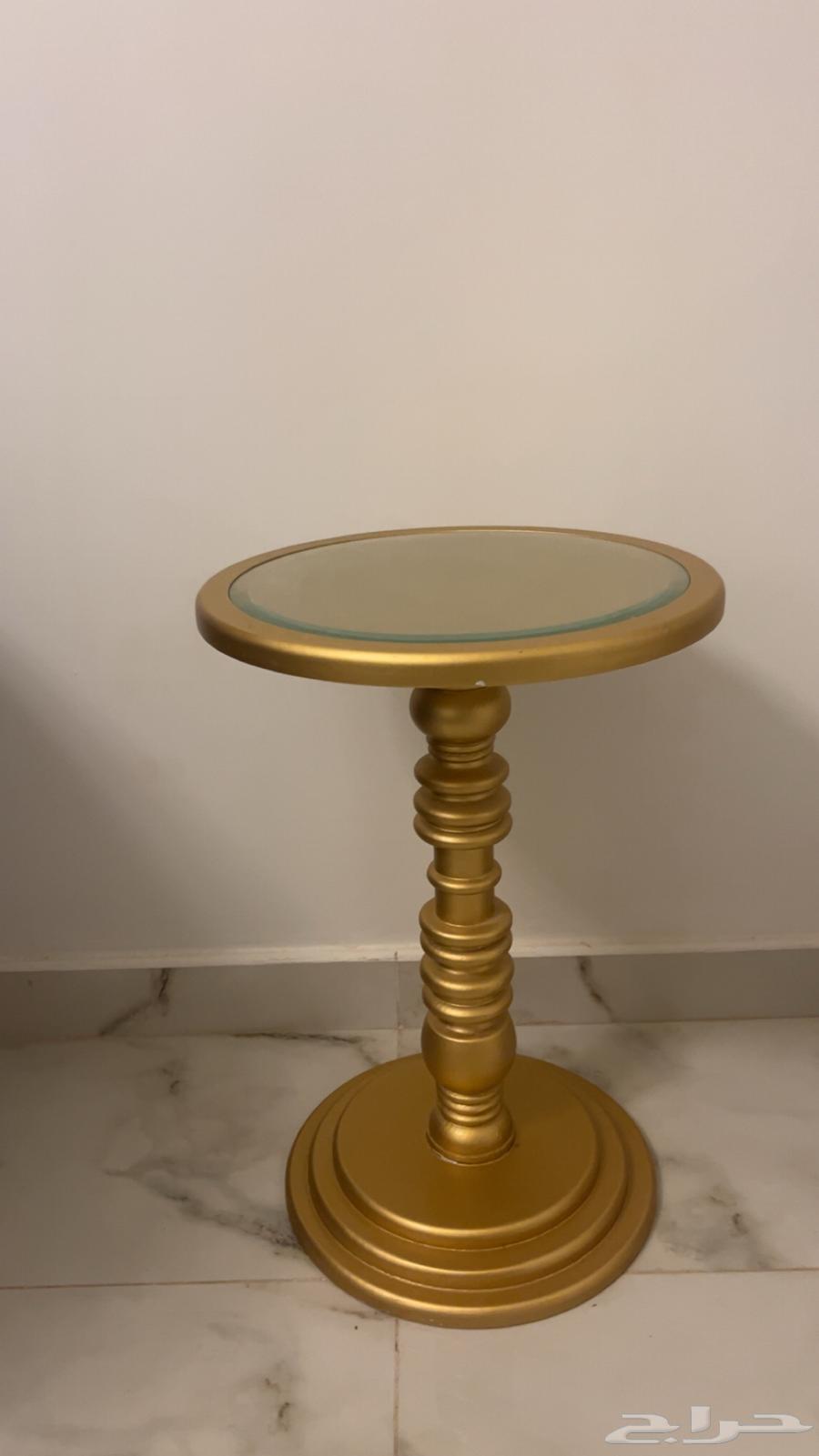 Sofas and tables64449328095491111