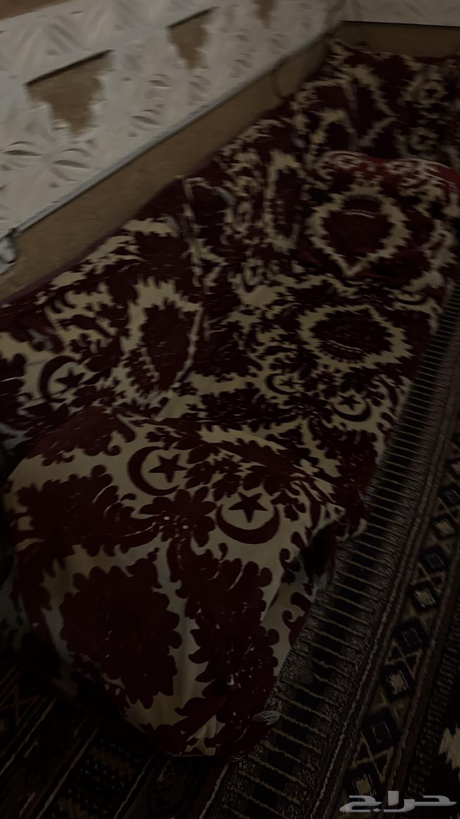 جلسة مشبه للبيع ابو طير تراثيه نظيفه64445377820931113