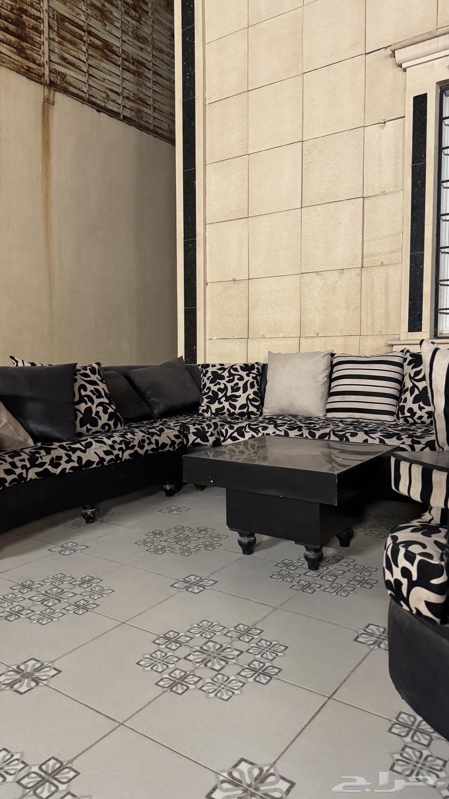 Sofa set with table64445757385603111