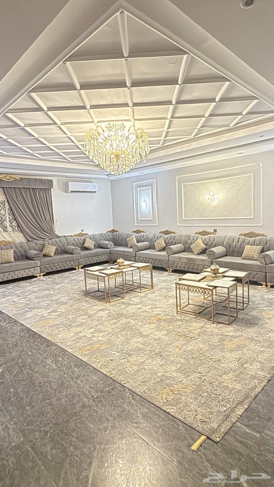 New sofas, tables, and carpets64442282010370111