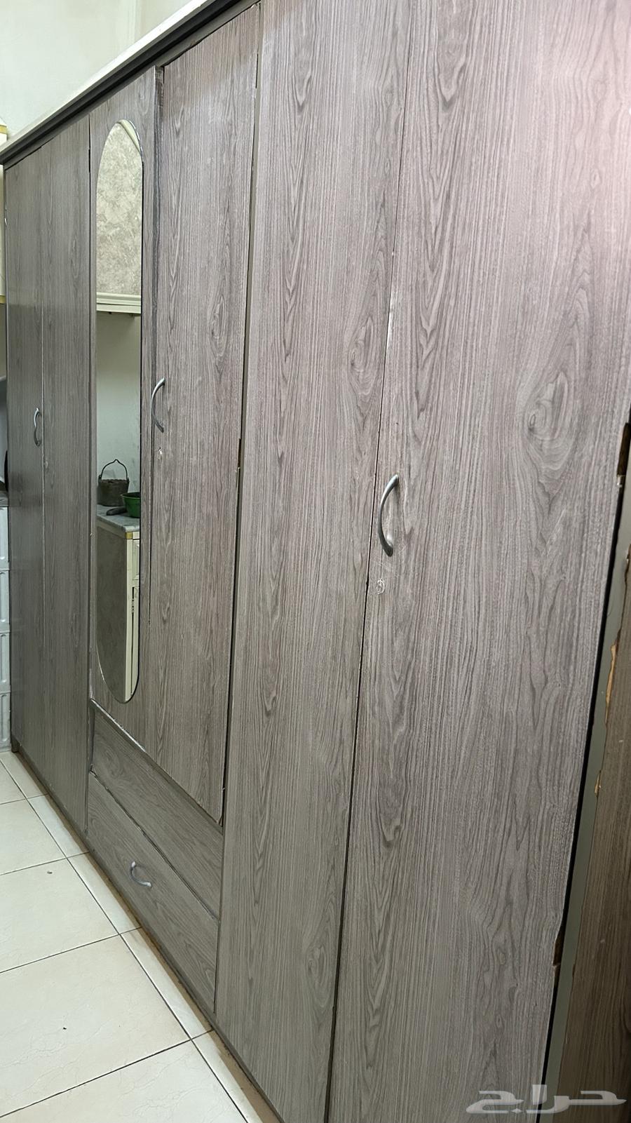 دولاب للبيع على السوم64447015701378110