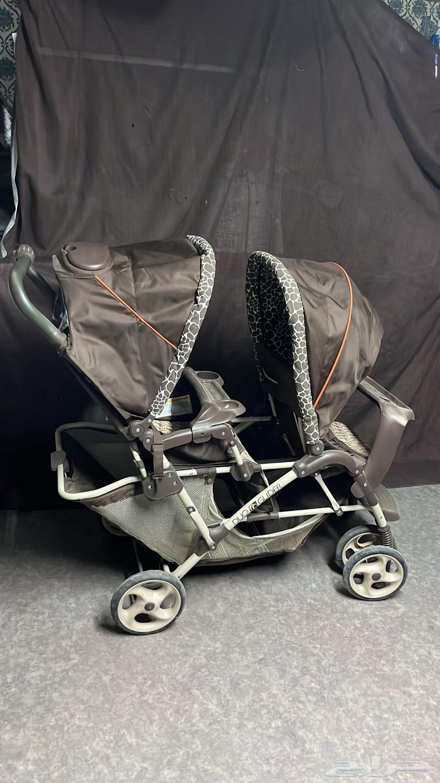 عربيةاطفال حقت ثنين شبه الجديده للبيع .64444539800577113