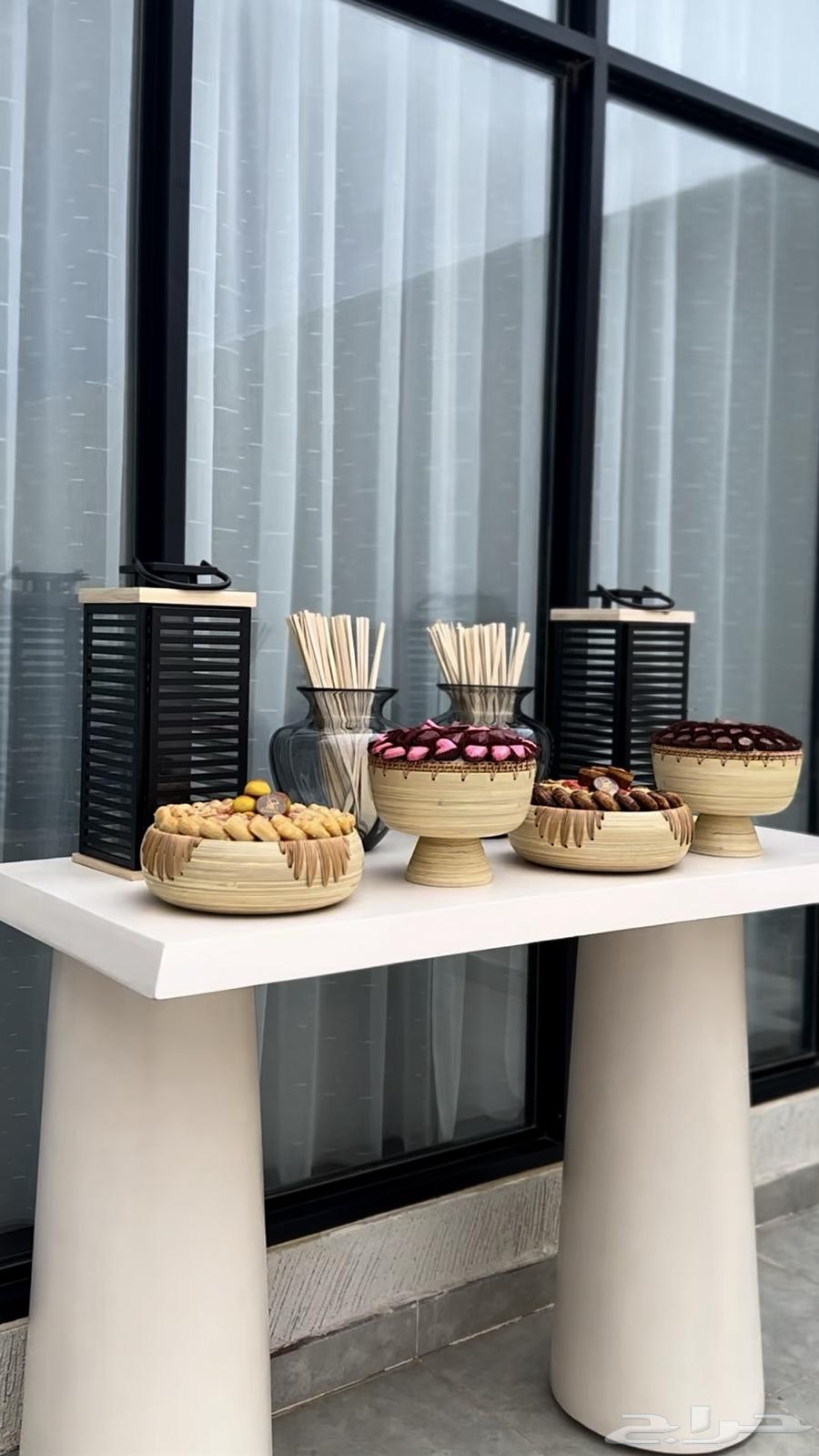 Table for sale with all accessories and price included64442966177665110