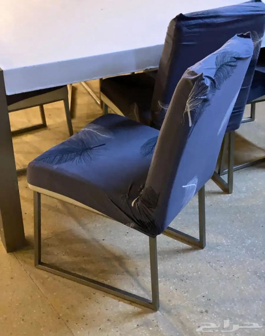 Dining table with chairs64445282803203110