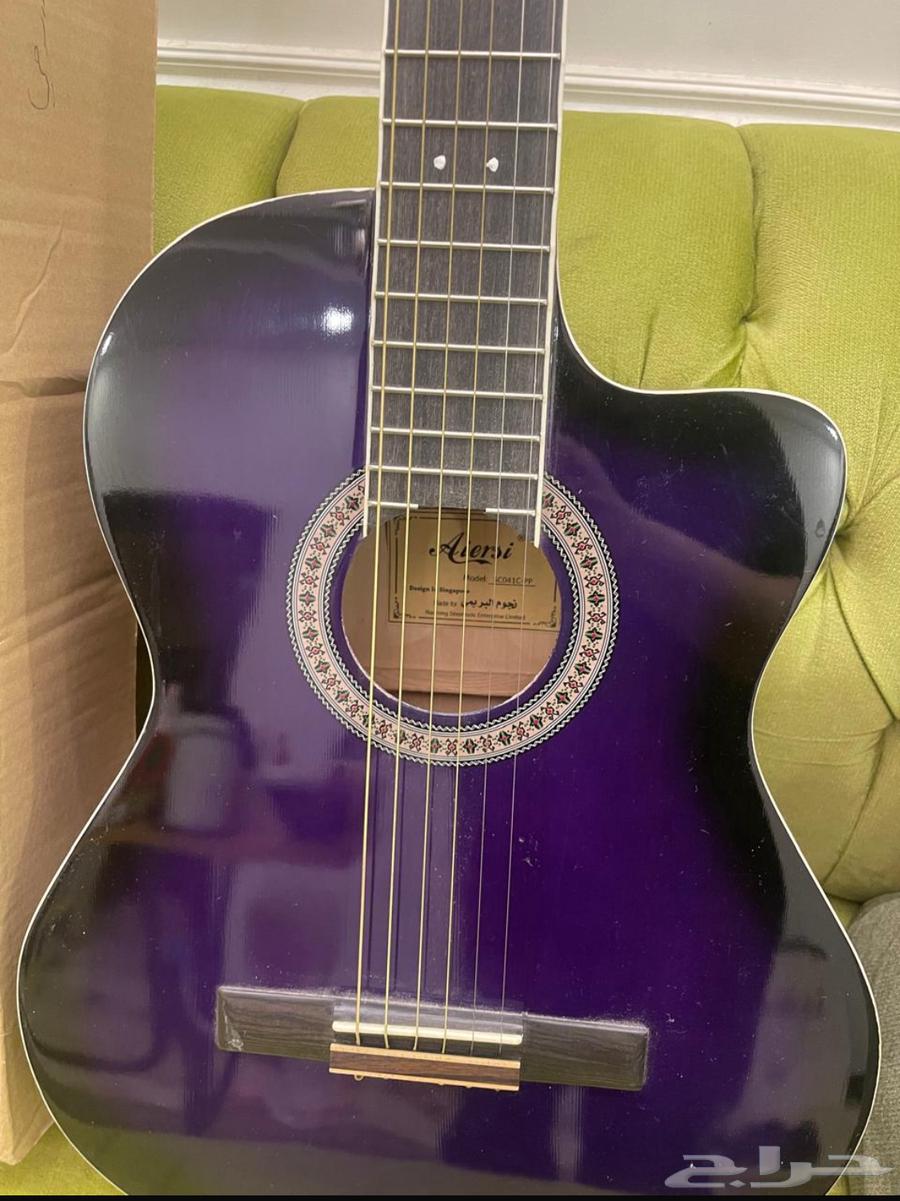 New condition guitar used for only a few weeks64445892470786111