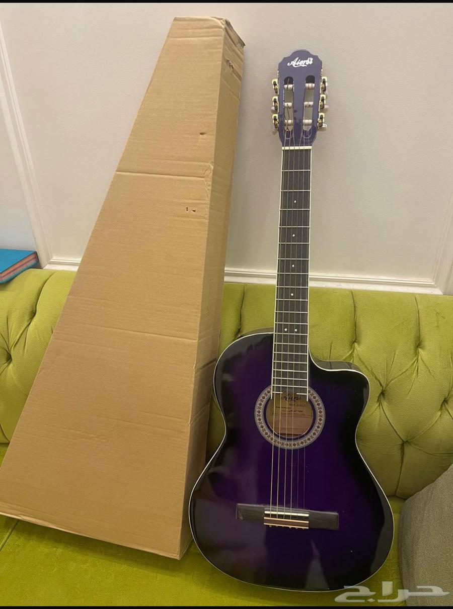 New condition guitar used for only a few weeks64445892470786110