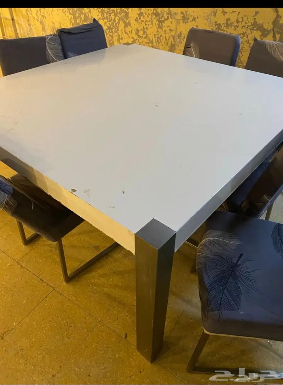 Dining table with chairs64445282803203111