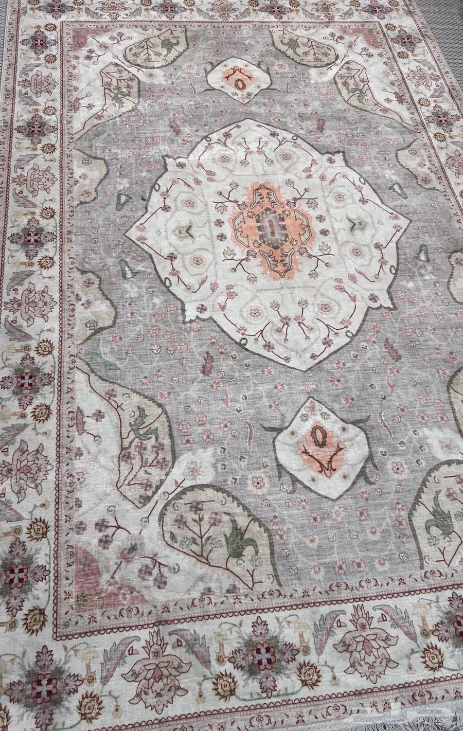 Selling a 5-piece sofa set, 3 large curtains, 2 small curtains, and a carpet64442516110081113