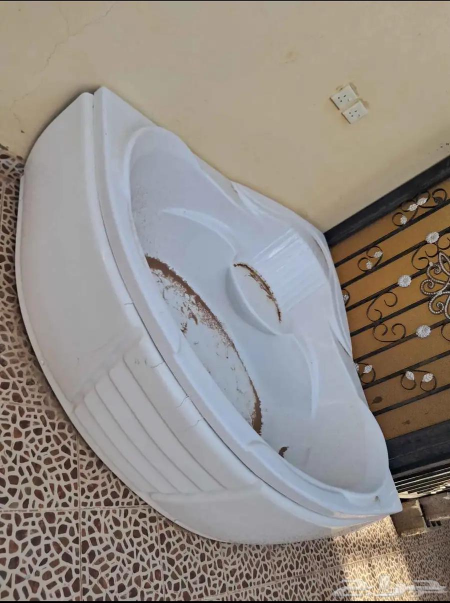 A very clean bathroom, truly, I swear by Allah to the user64446936245890110