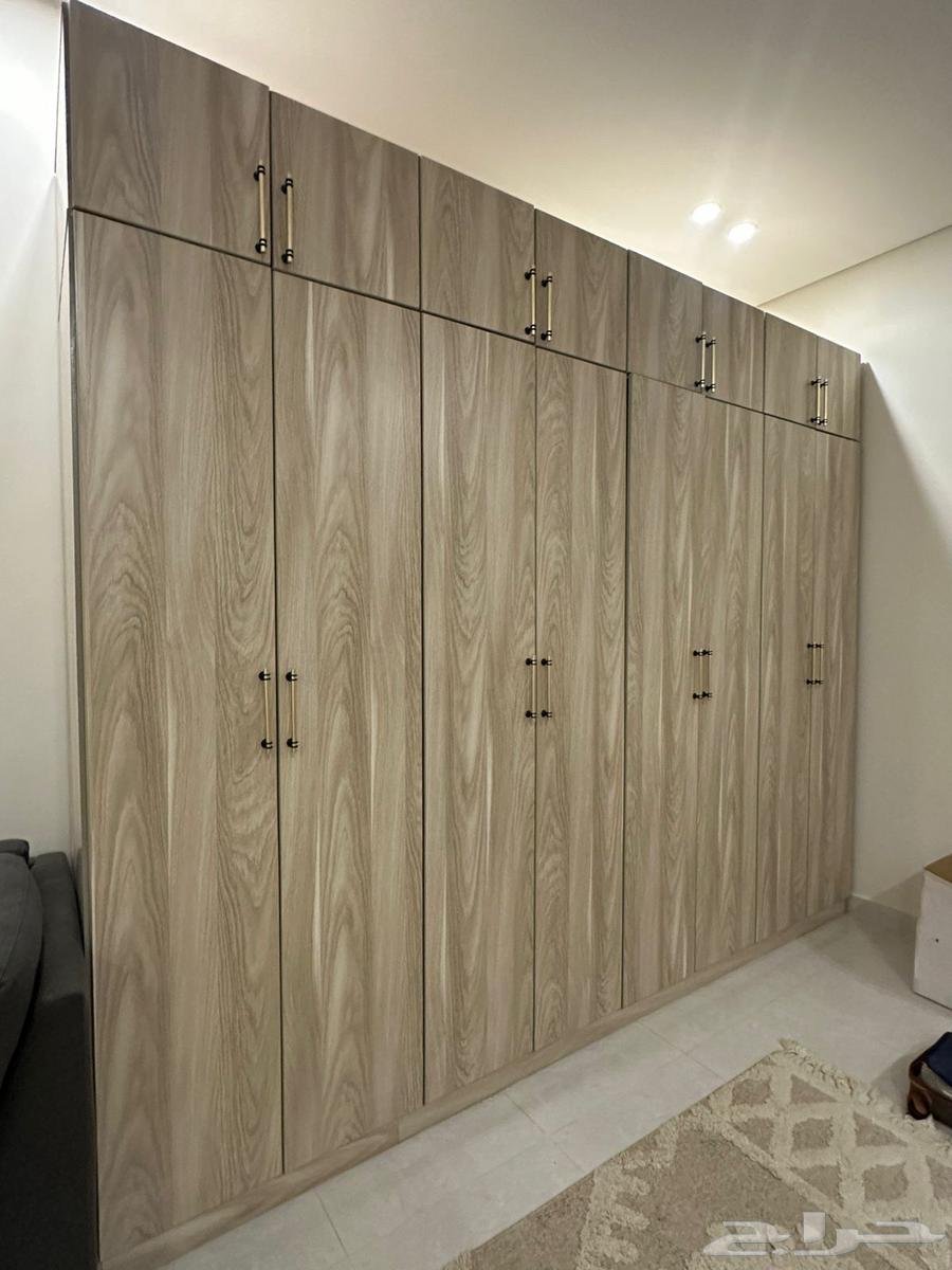 Selling a wardrobe and two commodes64443047527041113