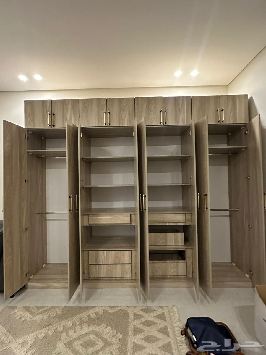 Selling a wardrobe and two commodes64443047527041112