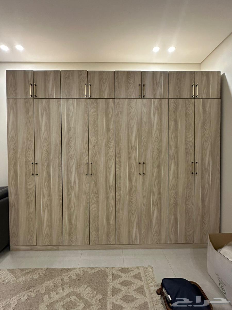 Selling a wardrobe and two commodes64443047527041111