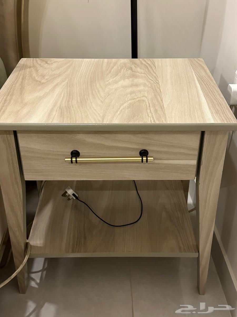 Selling a wardrobe and two commodes64443047527041110