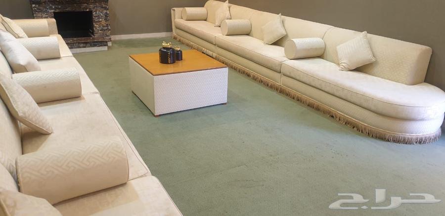 Selling two types of sofas, one custom-made with very little use - furniture64449382047234114