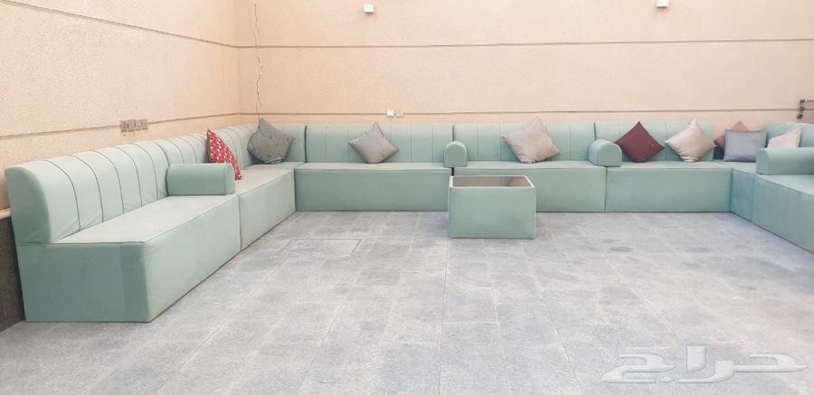 Selling two types of sofas, one custom-made with very little use - furniture64449382047234112