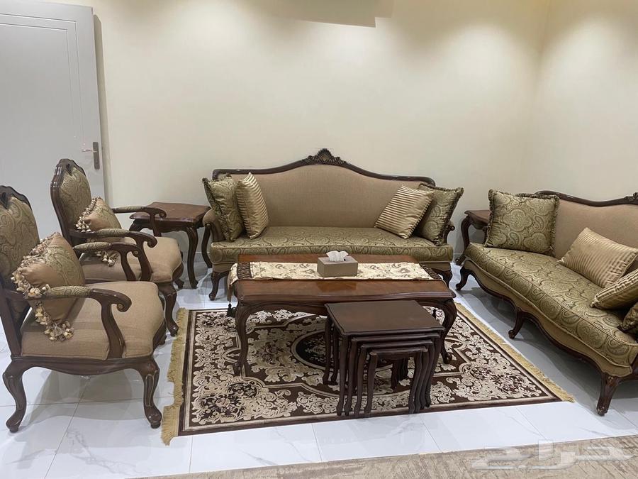 طقم كنب خشب كلاسيكي شبه جديد من المطلق للاثاث64446270582403110