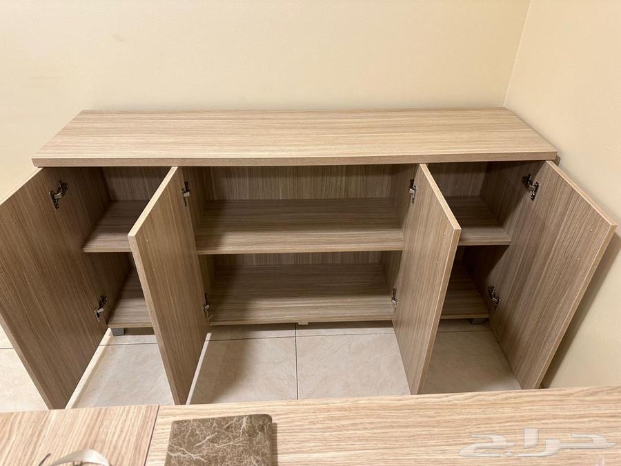 للبيع طاولة مكتب و دولاب و كرسي على السوم64447069054338114