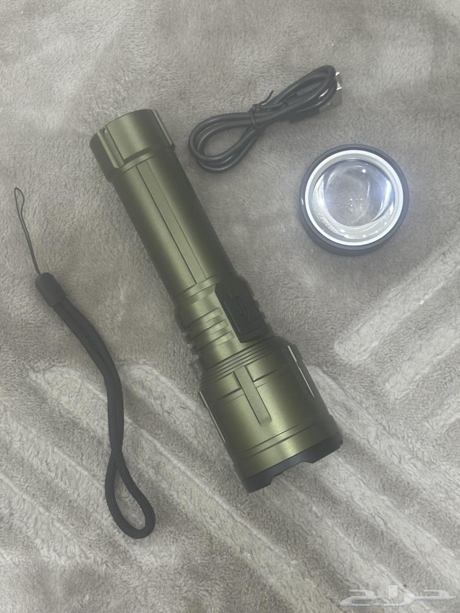 A very powerful new flashlight with a range of 2 kilometers and uses fire flame64446456855938110