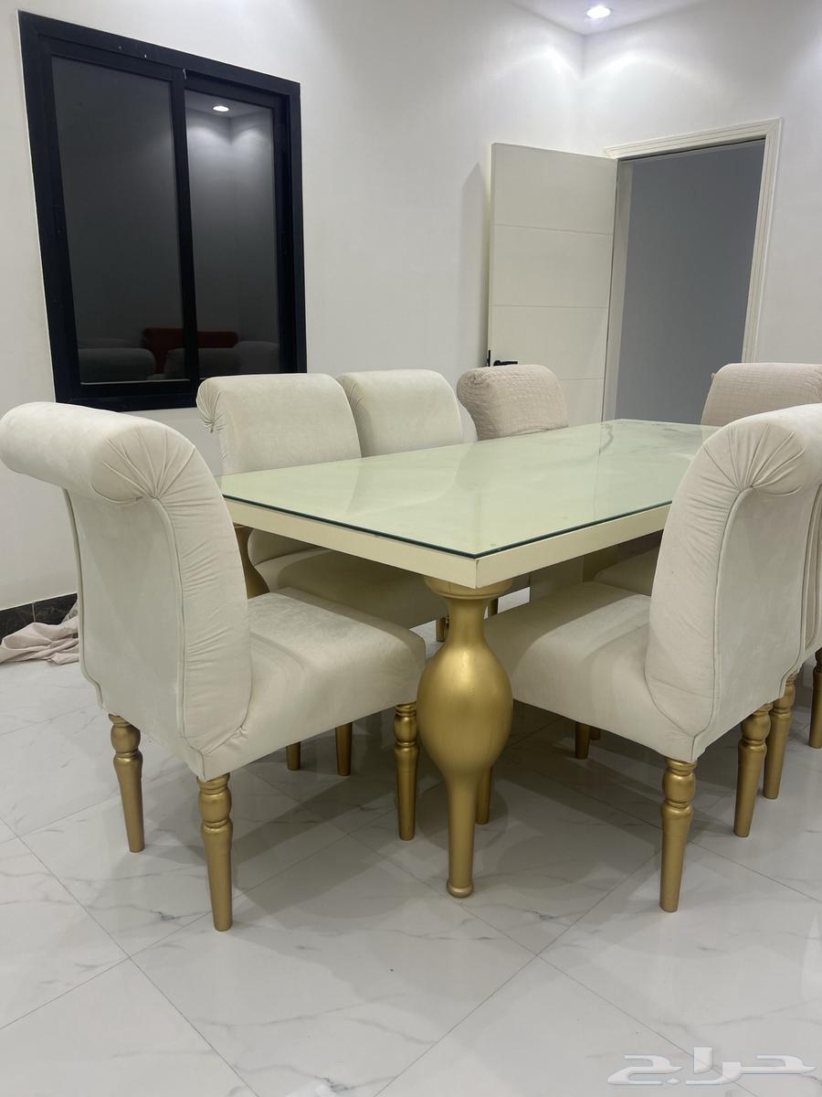 طاولة طعام للبيع64448607164801110