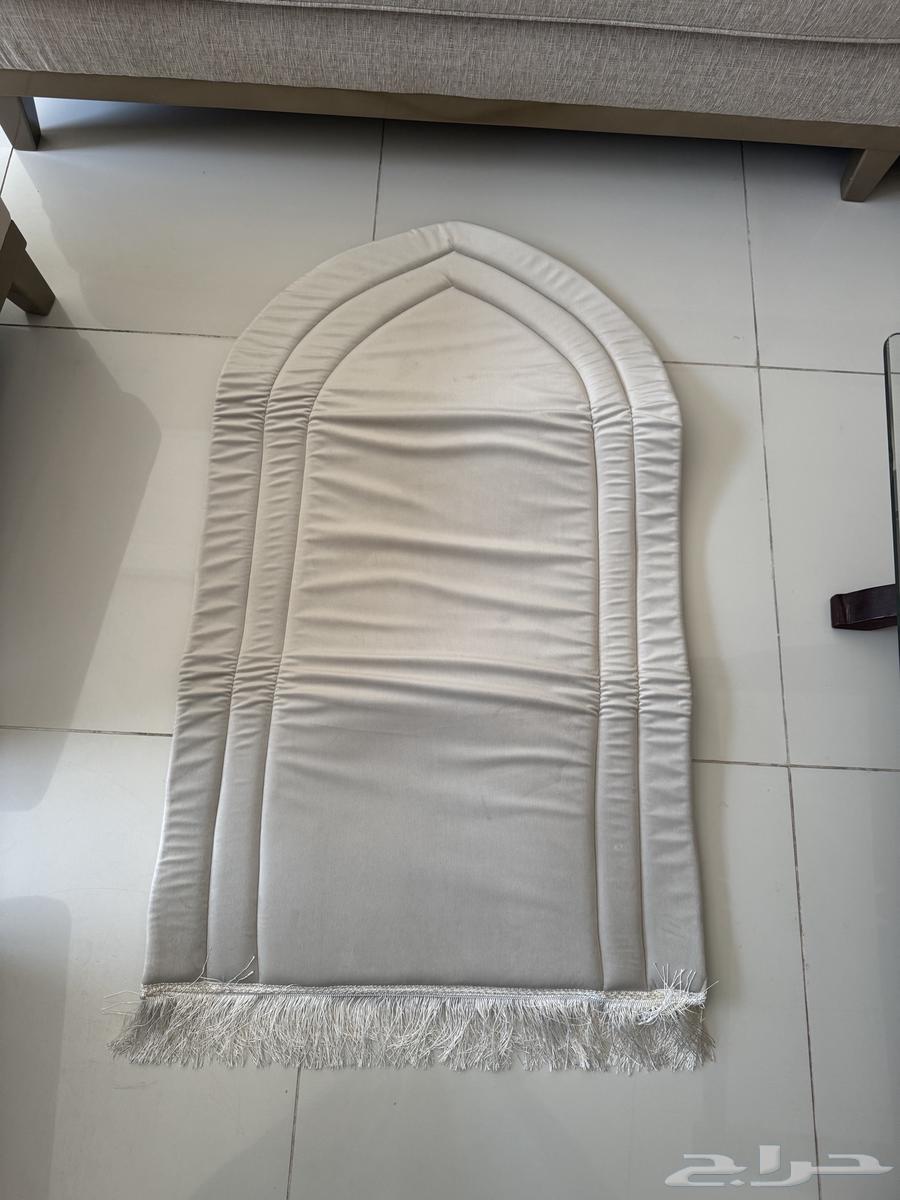 Elegant niche-designed padded rug with soft velvet texture64443843288065111