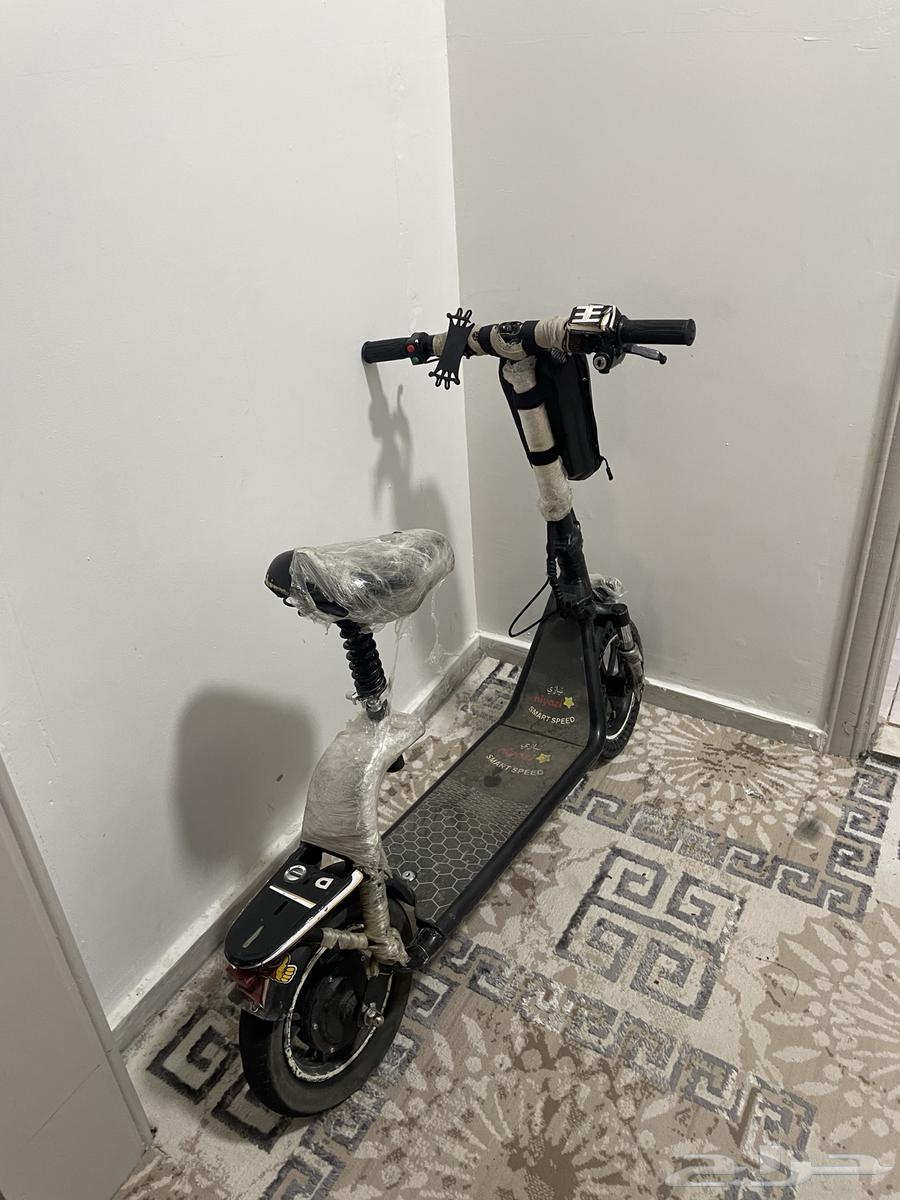 A seatless scooter, there's no damage anywhere except the list64446589866881112