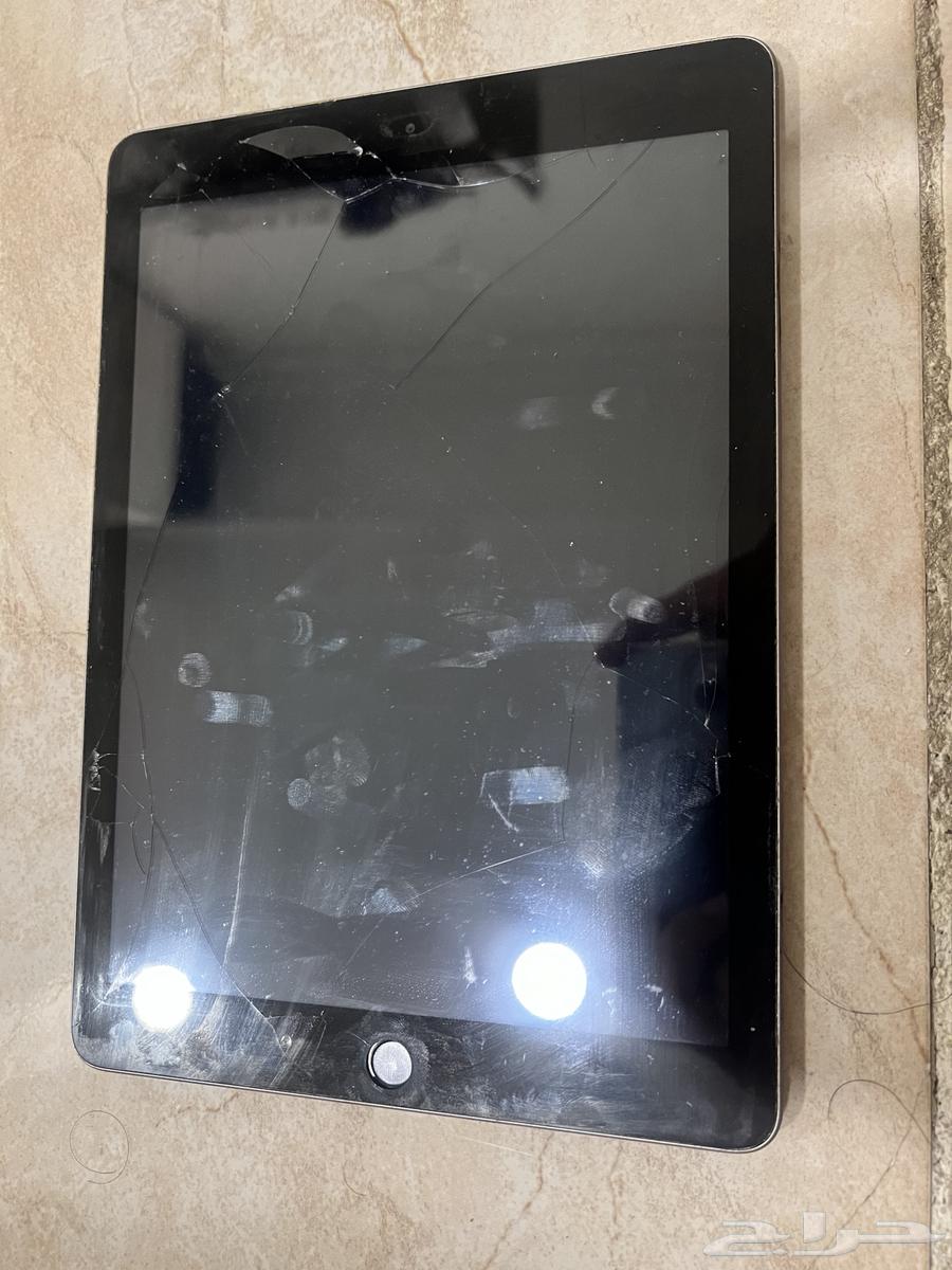 iPad with broken screen64448753383811113
