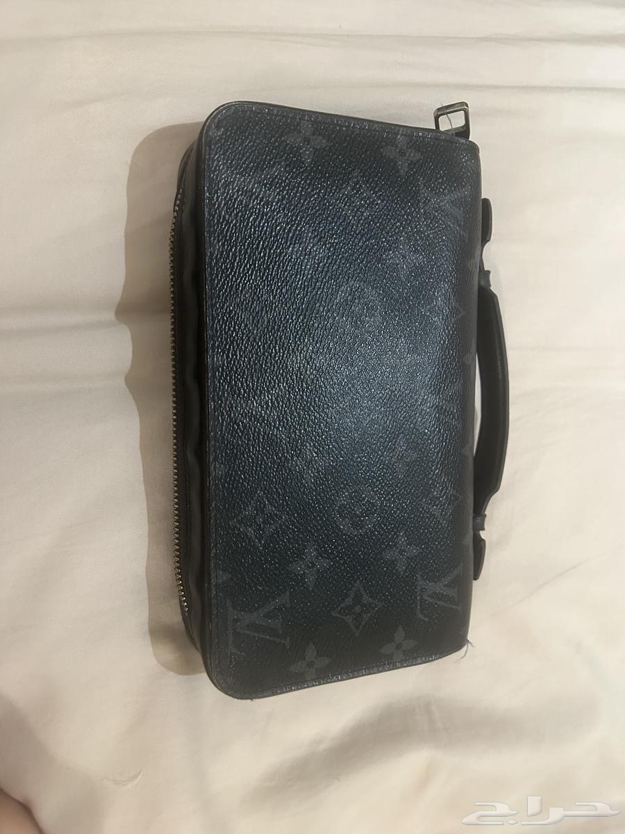شنطه يد رجاليه من لويس فيتون اصليه64448394496899111