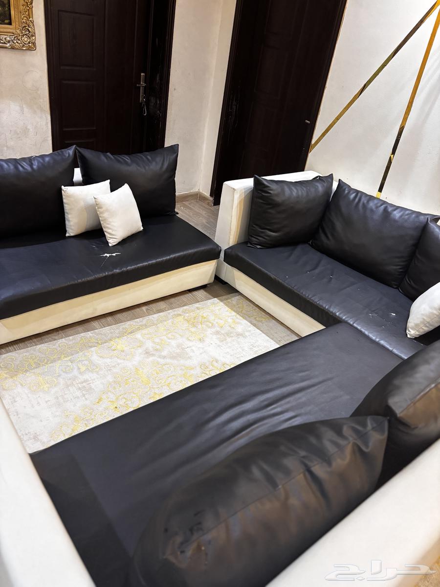 For sale, a distinctive modern sofa set64444338578307110