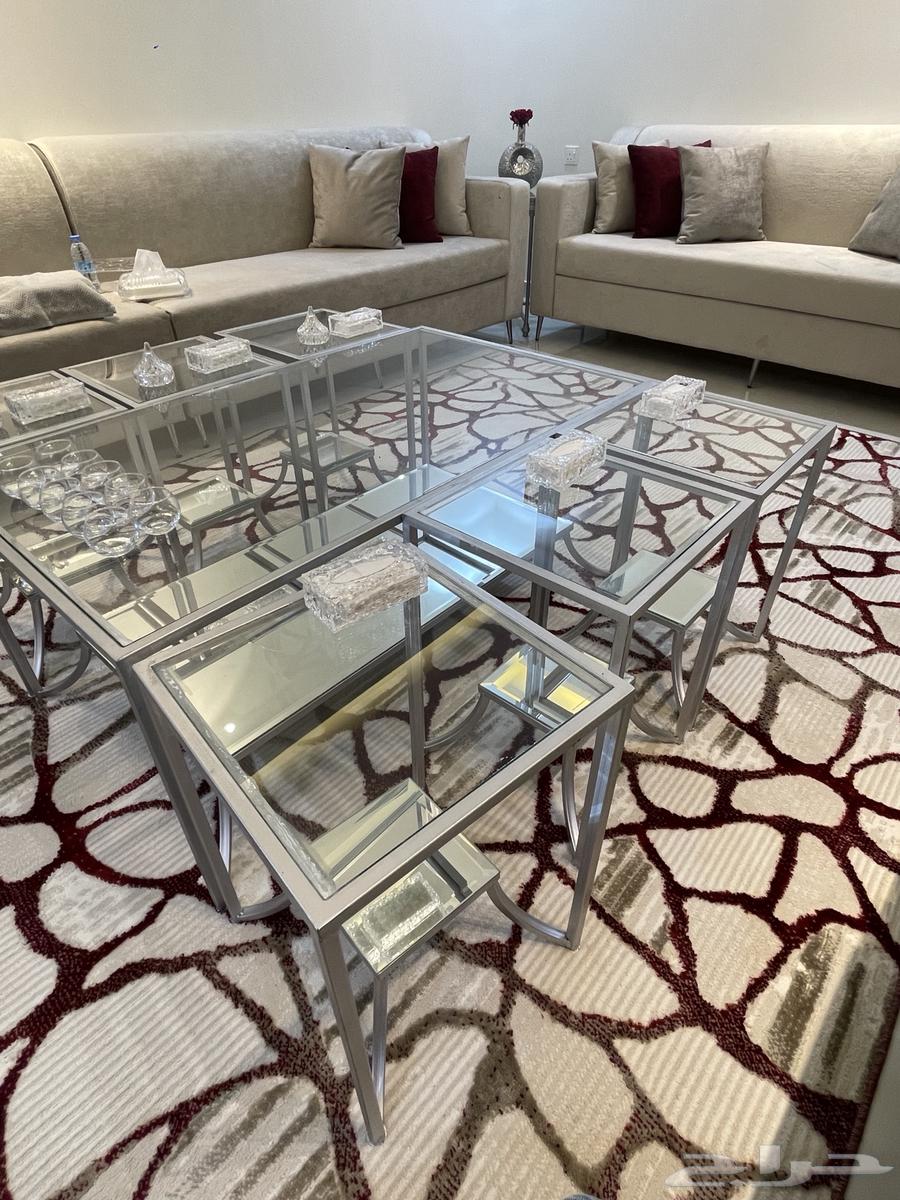 Large table and 6 side tables, almost new64448607239938111