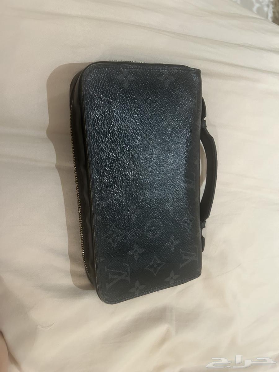 شنطه يد رجاليه من لويس فيتون اصليه64448394496899112