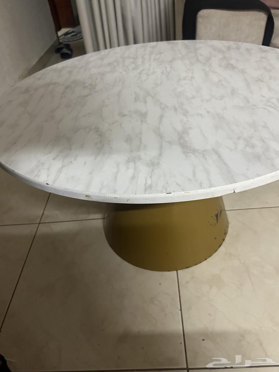 طاولة مستعمله للبيع64445472571267113