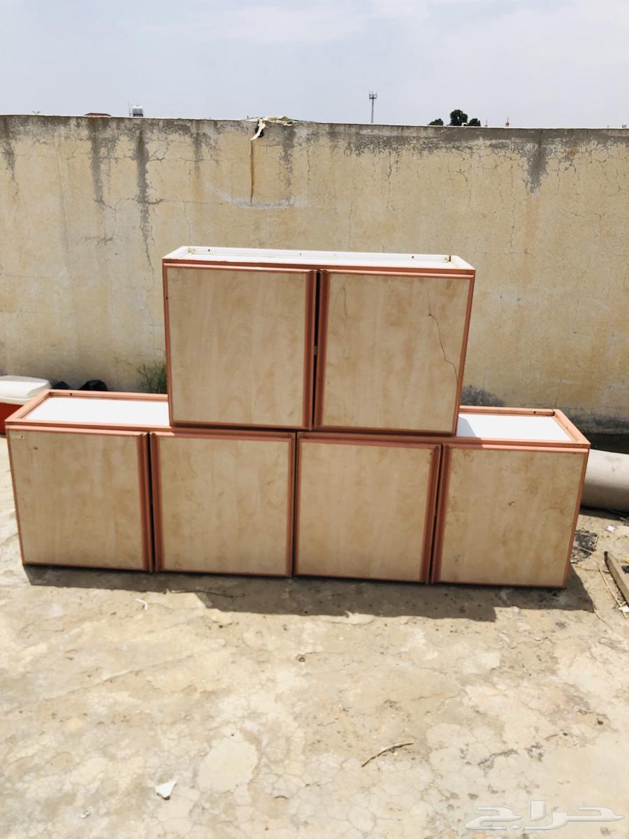 3دواليب مطبخ شبه جديده للبيع ب 150 مستعجل64448780273283110